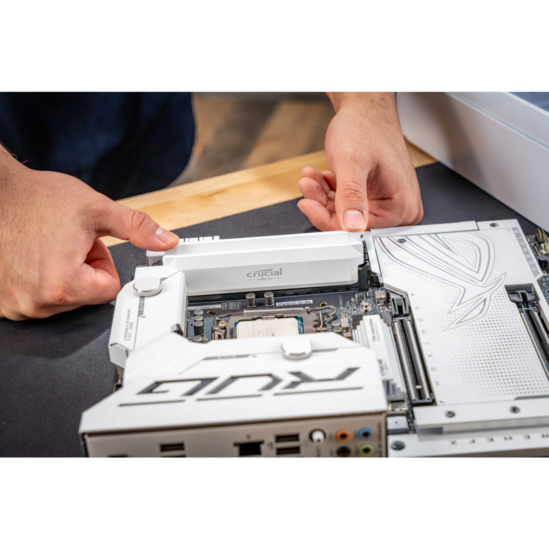 Load image into Gallery viewer, Crucial pro oc 32 gb ddr5-6000 (2x 16 gb) werkgeheugen (wit, cp2k16g60c36u5w, xmp 3.0, expo)
