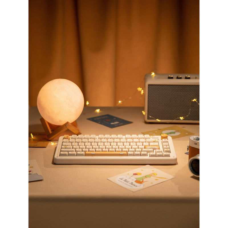 Afbeelding laden in galerijviewer, Iqunix zx75 sunset ponder wireless mechanical keyboard (lichtgeel, us lay-out (qwerty), gateron red, 75%, rgb leds, hot-swappable, double-shot pbt, 2.4ghz | bluetooth 5.1 | usb-c)
