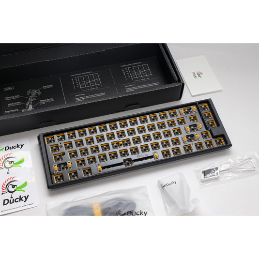 Ducky one 3 sf ansi layout barebone, toetsenbord (zwart zwart, us lay-out, 65%, rgb leds, hot swap, barebone)