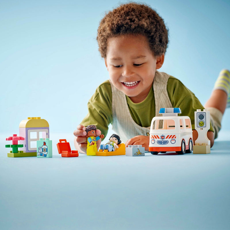 Load image into Gallery viewer, Lego duplo town 10447 ambulance met chauffeur
