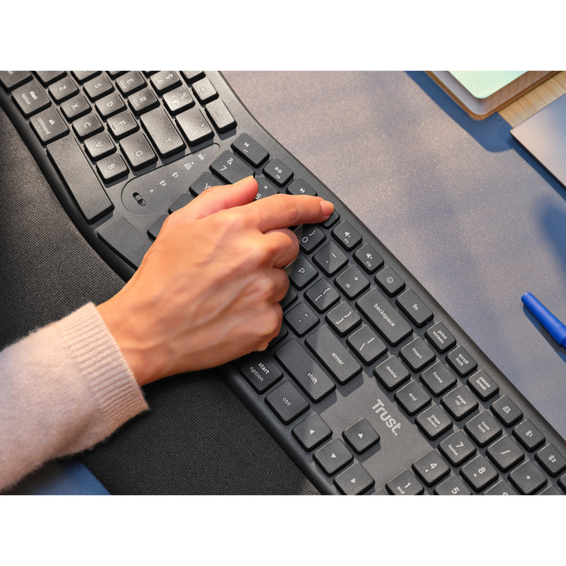 Load image into Gallery viewer, Trust keyra draadloos ergonomisch toetsenbord (zwart, us lay-out, bluetooth 2.4g usb)
