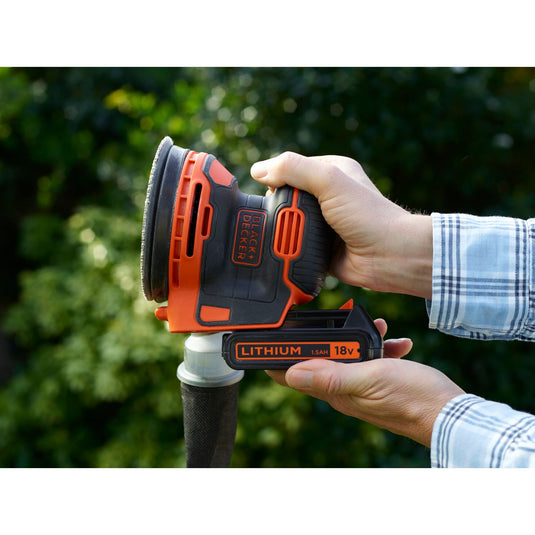 Black+decker bdcros18 18v accu excentrische schuurmachine (zwart oranje, opbergtas, oplader en accu inbegrepen)
