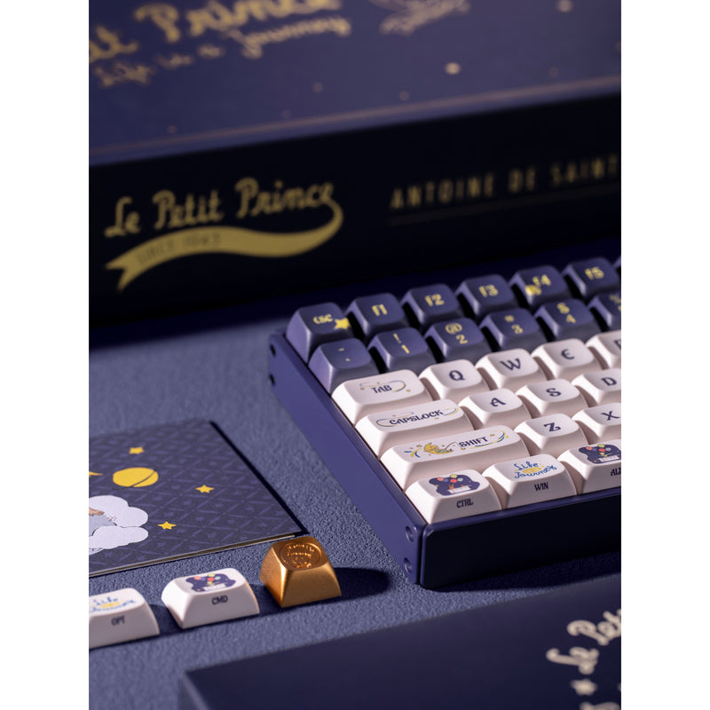Afbeelding laden in galerijviewer, Iqunix f97 starry tryst rgb mechanisch gaming toetsenbord (donkerblauw, us lay-out (qwerty), iqunix silent rose, 96%, rgb leds, hot-swappable, pbt, 2.4ghz | bluetooth 5.1 | usb-c)
