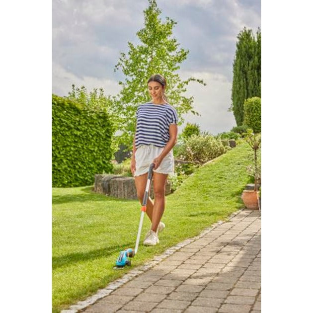 Load image into Gallery viewer, Gardena accugrasschaar comfortcut li set (turquoise zwart, incl. li-ion-accu 3,0ah, wielen en een telescopische steel)
