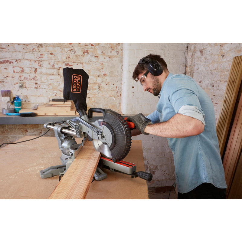 Load image into Gallery viewer, Black+decker 1600w 216mm afkort- en verstekzaag bes700-qs
