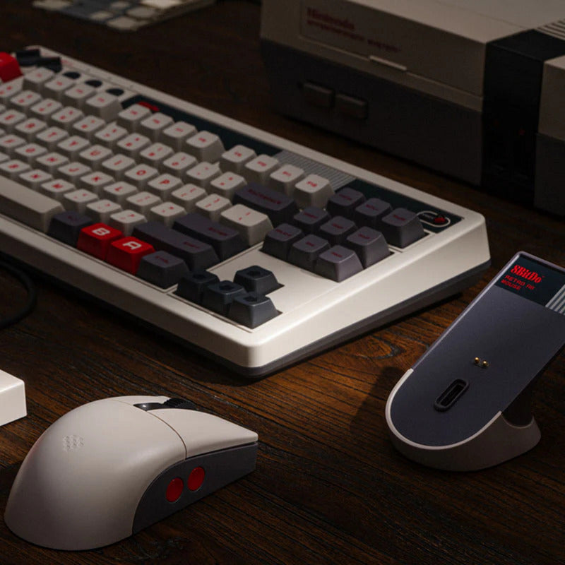 Afbeelding laden in galerijviewer, 8bitdo retro r8 mouse - n edition (grijs rood, 50 - 26000 dpi, bluetooth usb-c 2.4 ghz)
