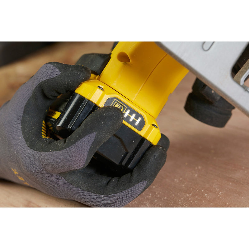 Load image into Gallery viewer, Stanley fatmax v20 18v handcirkelzaag (geel zwart, koffer, 2 accu's (2.0ah) en oplader (4a) inbegrepen)
