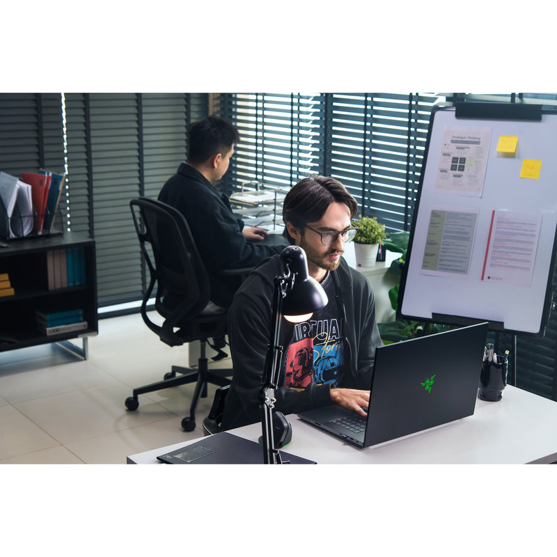 Load image into Gallery viewer, Razer blade 18 (2026) 18 gaming laptop (zwart | core ultra 9 290hx plus | rtx 5090 | 64 gb | 2 tb ssd)
