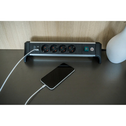 Brennenstuhl alu-office-line stekkerdoos met usb-laadfunctie 4-voudig schakel stekkerdoos