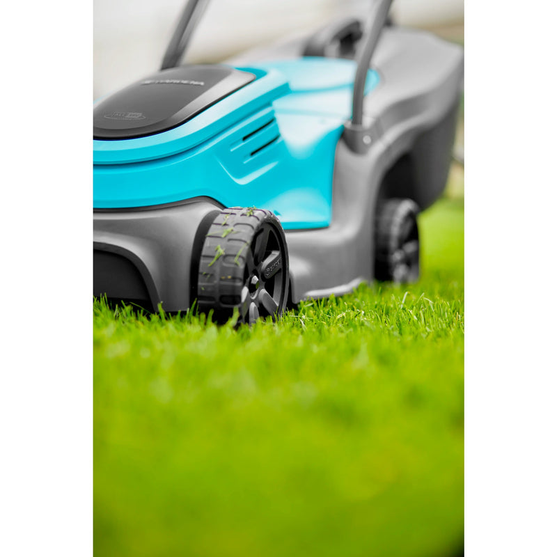 Load image into Gallery viewer, Gardena accugrasmaaier powermax 30 18v p4a set (zwart turquoise, incl. li-ion accu 4,0ah, power for all alliance)
