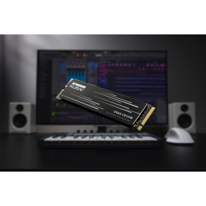 Load image into Gallery viewer, Klevv cras c910g 4 tb ssd (zwart, k04tbm2sp0-10g, pcie gen 4.0 x4, nvme 2.0)
