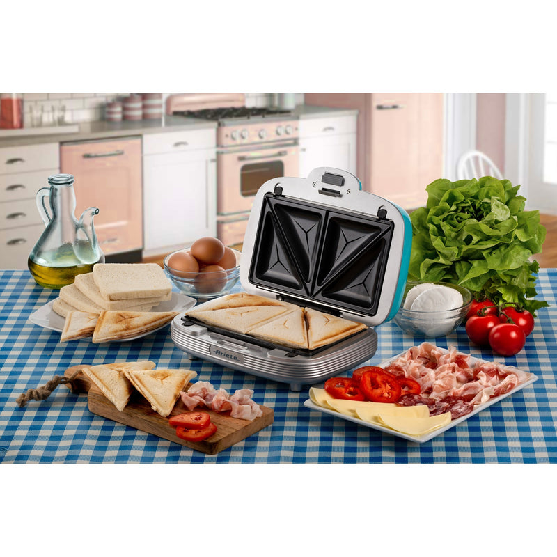 Load image into Gallery viewer, Ariete party time tosti cupcake maker 1972 01 sandwichmaker (lichtblauw)
