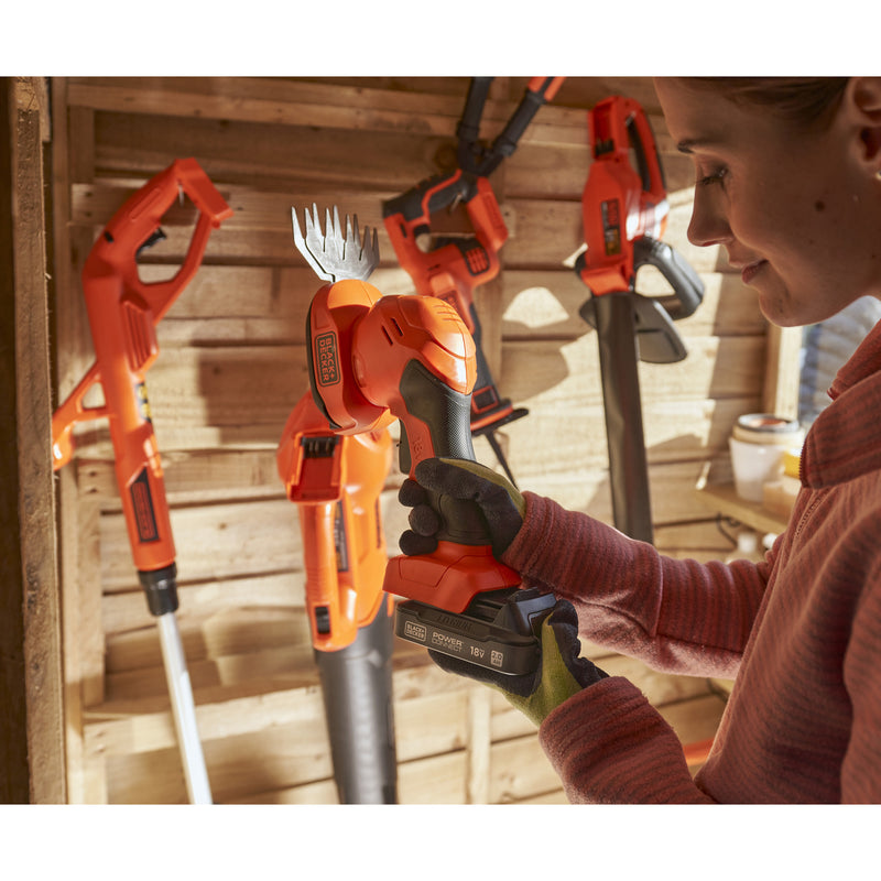 Load image into Gallery viewer, Black+decker bcss18b-xj 18v gras- en struikschaar (zonder accu) (oranje zwart, accu en oplader niet inbegrepen)
