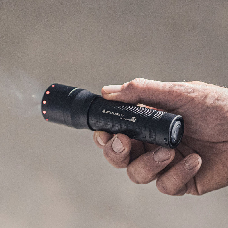 Load image into Gallery viewer, Ledlenser p7 zaklamp (zwart, 650 lm, 6000-7500k)
