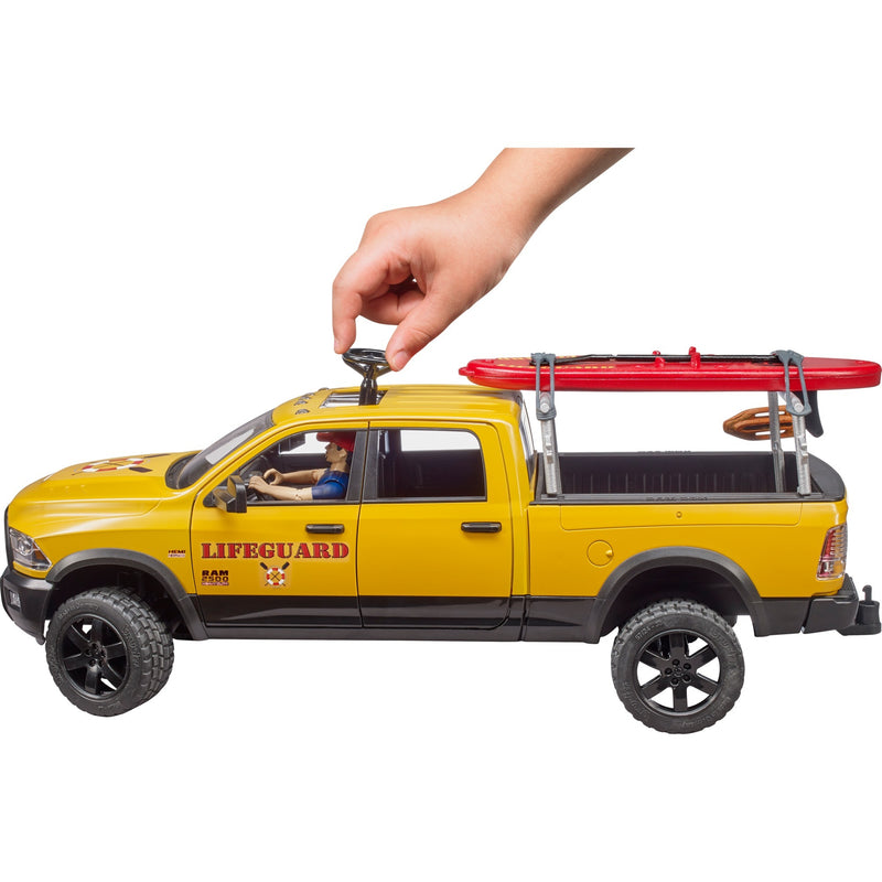 Load image into Gallery viewer, Bruder dodge ram 2500 reddingsbrigadeauto met strandwacht modelvoertuig (02506)

