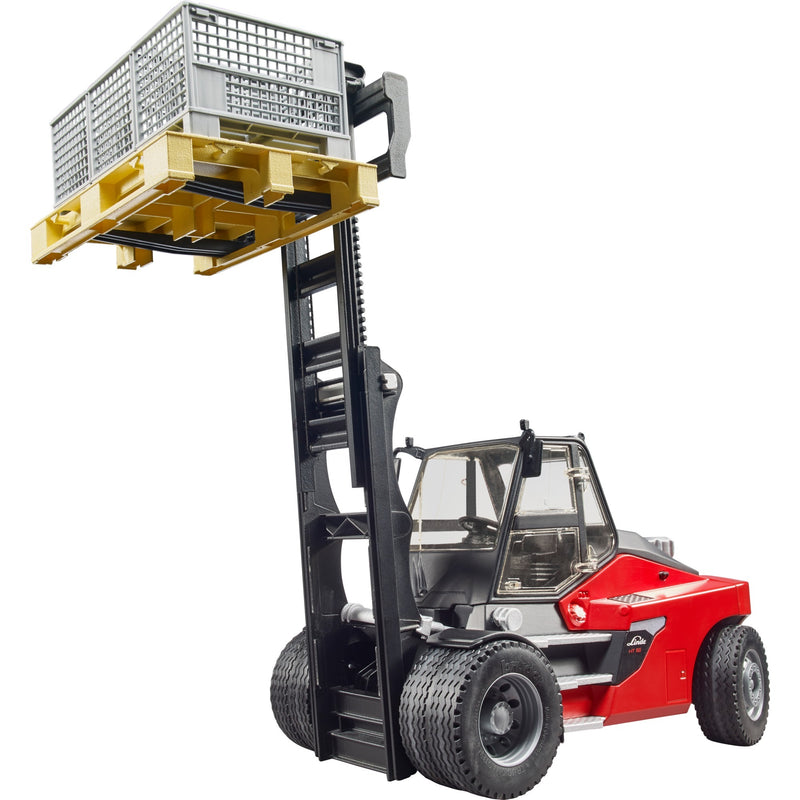 Load image into Gallery viewer, Bruder linde ht160s heftruck met pallet en 3 palletkooien modelvoertuig (02513)
