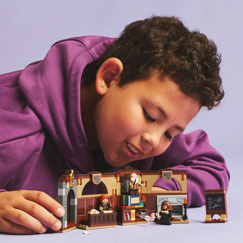 Load image into Gallery viewer, Lego harry potter kasteel zweinstein: toverspreukenles speelgoed voor 8 jaar en ouder 76442
