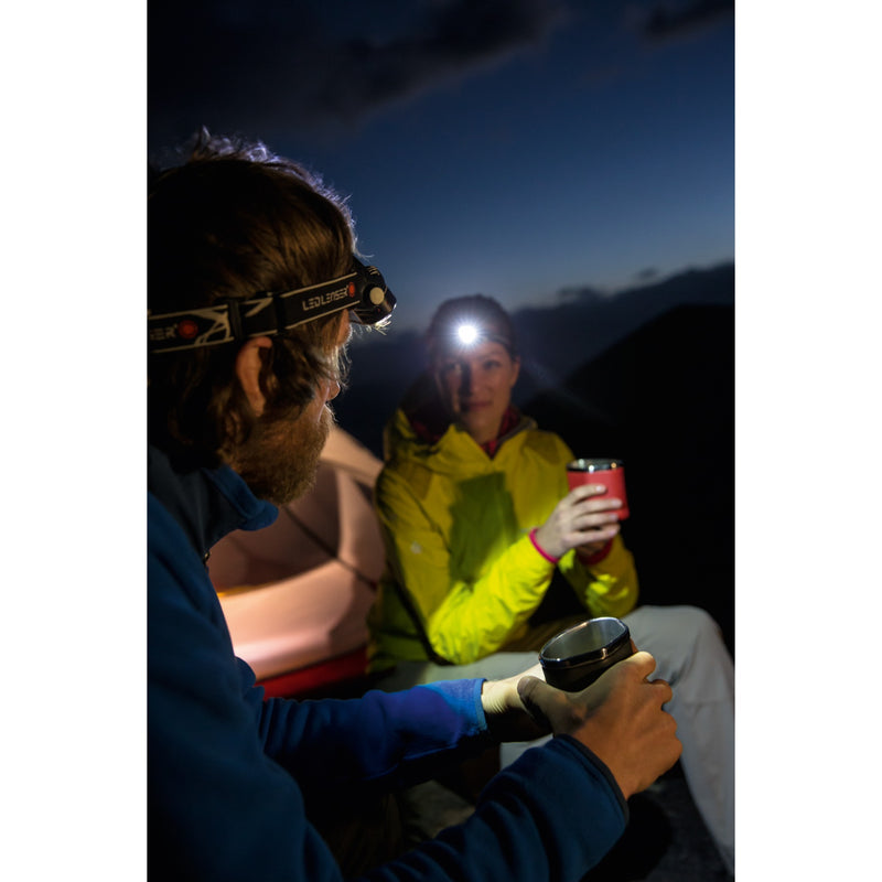 Load image into Gallery viewer, Ledlenser hoofdlamp h14r.2 led verlichting (850 lm, 6000 - 8000k)
