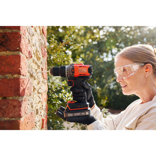 Black+decker 18v 2.0ah schroefklopboormachine (zwart oranje, accu en oplader inbegrepen.)