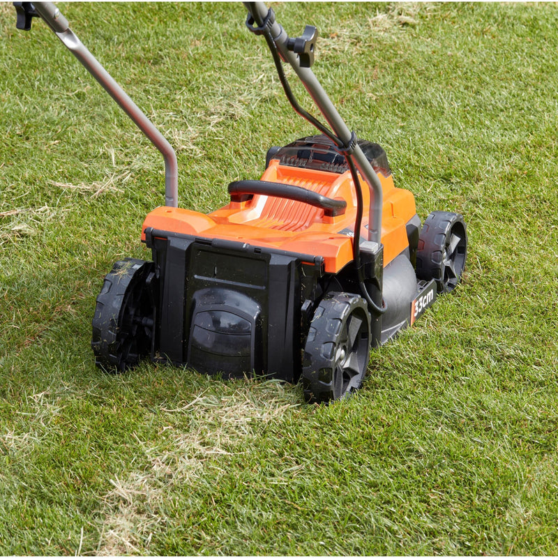 Load image into Gallery viewer, Black+decker bcmw3318l2-qw 2x 18v grasmaaier (oranje zwart, 2x 18v 2.5ah accu en oplader inbegrepen)
