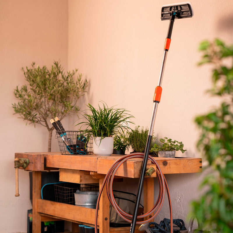 Load image into Gallery viewer, Gardena cleansystem telescopische steel m - xl, voor verder afgelegen plekken (18804-20)
