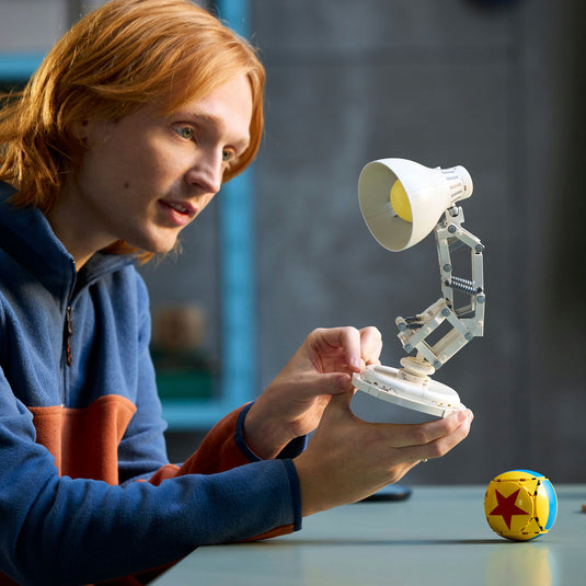 Lego ideas 21357 disney pixar luxo jr.