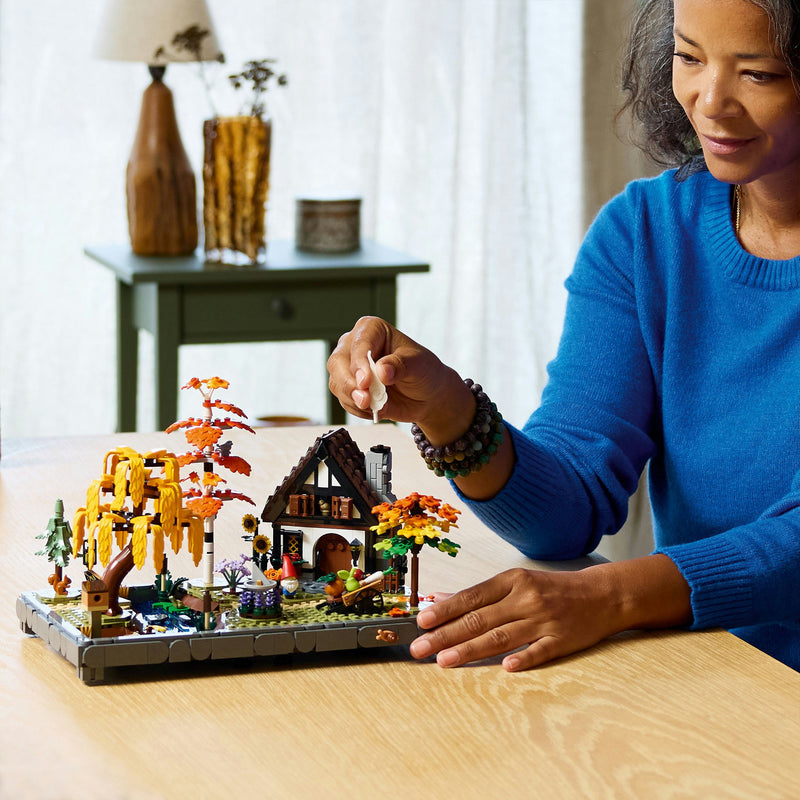 Load image into Gallery viewer, Lego icons herfsttuin met cottage herfstdecoratie - bouwpakket voor volwassenen - 11372
