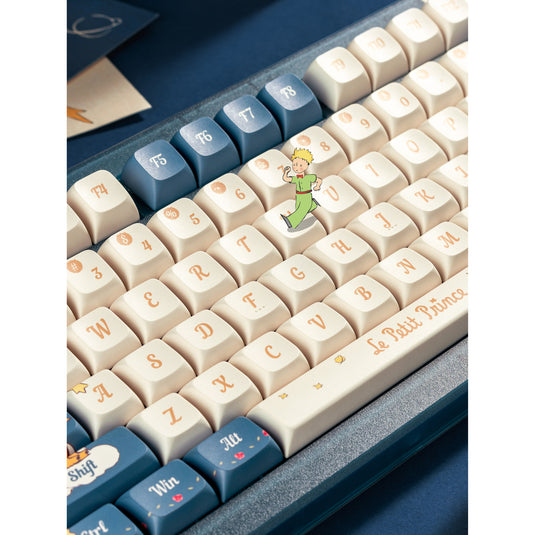 Iqunix zx75 sky encounter wireless mechanical keyboard (blauw, us lay-out (qwerty), iqunix little prince, 75%, rgb leds, hot-swappable, double-shot pbt, 2.4ghz | bluetooth 5.1 | usb-c)