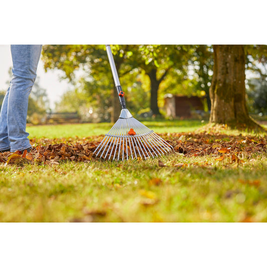 Gardena combisystem bladhark hark - werkbreedte verstelbaar 30 50 cm - aanbevolen steellengte 130 cm