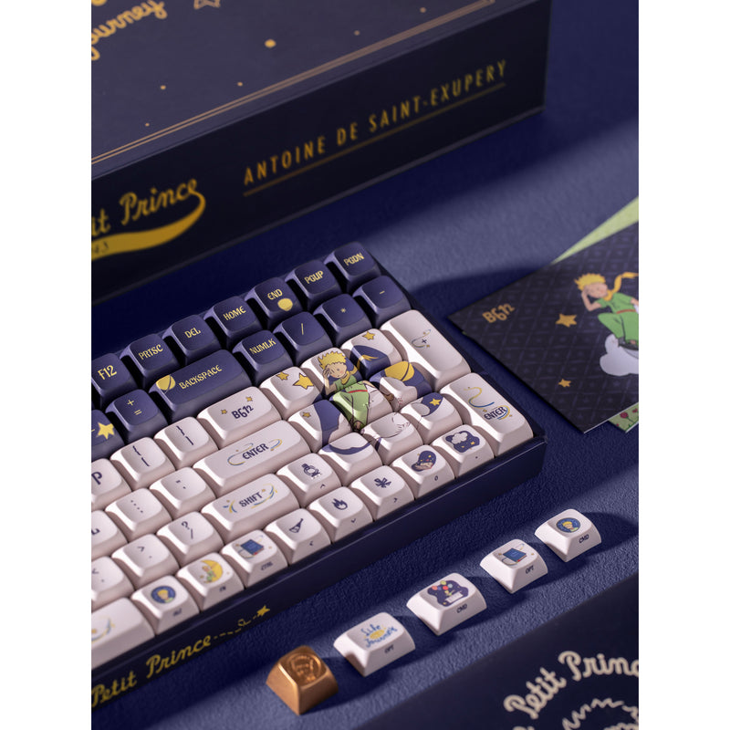 Afbeelding laden in galerijviewer, Iqunix f97 starry tryst rgb mechanisch gaming toetsenbord (donkerblauw, us lay-out (qwerty), iqunix silent rose, 96%, rgb leds, hot-swappable, pbt, 2.4ghz | bluetooth 5.1 | usb-c)
