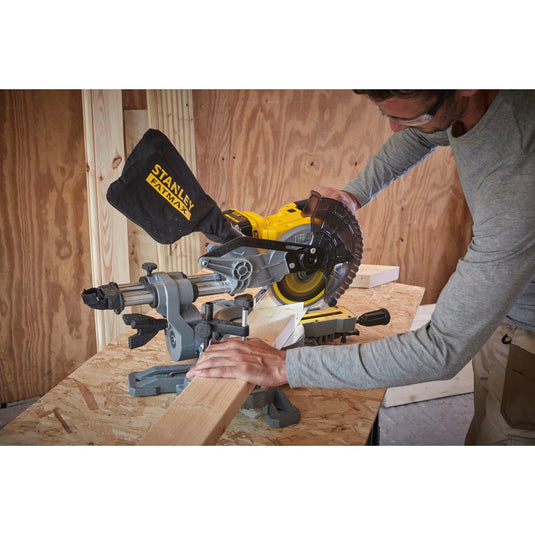 Stanley fatmax v20 18v 4.0ah 190 mm afkort- en verstekzaag (geel zwart, accu (18v, 4.0ah) en oplader (2a) inbegrepen)