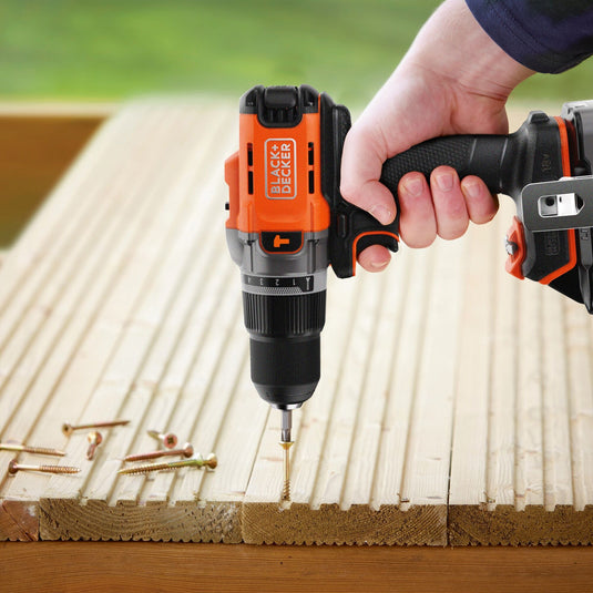 Black+decker 18v 2.0ah schroefklopboormachine (zwart oranje, accu en oplader inbegrepen.)