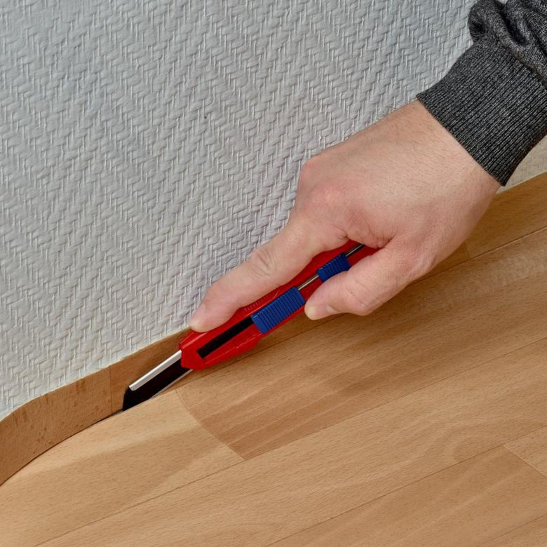Load image into Gallery viewer, Knipex cutix universele mes stanleymes (rood blauw, incl. 2 mesbladen)
