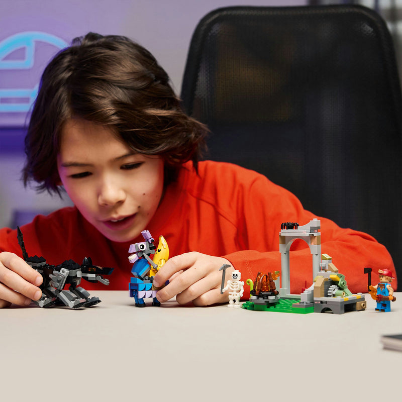 Load image into Gallery viewer, Lego fortnite - peely en sparkplugs kamp constructiespeelgoed (77075)
