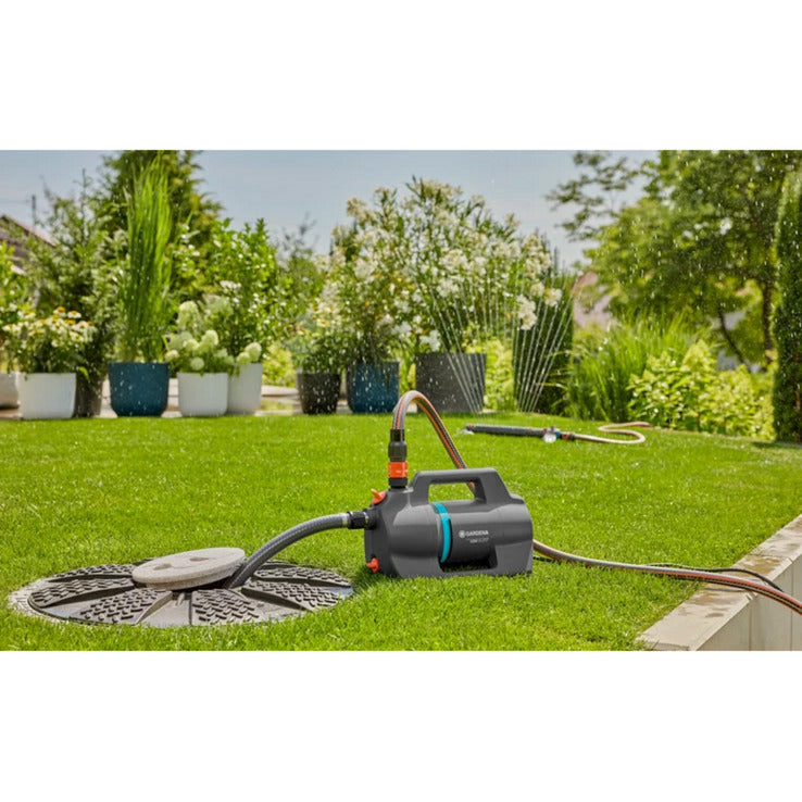 Load image into Gallery viewer, Gardena besproeiingspomp 5200 silent set met slang en aanzuigunit (donkergrijs turquoise, 09085-20 | pomp | 20 m slang | 3,5 m aanzuigunit)
