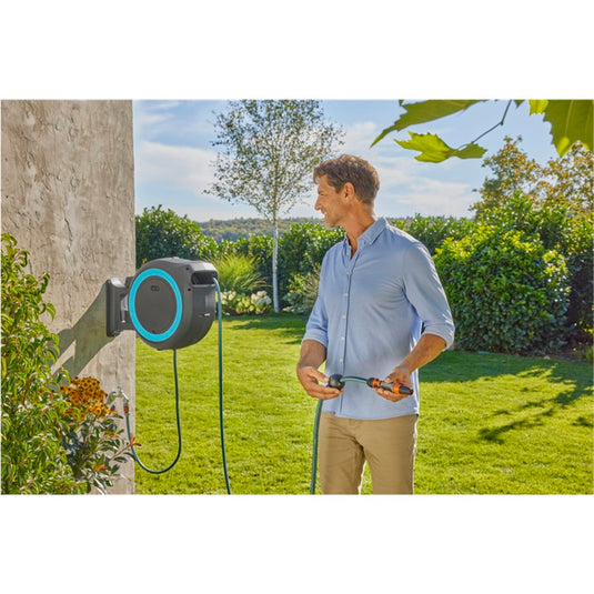 Gardena 35 m wand-slangenbox powerroll xl slanghaspel (grijs turquoise, 35 meter, accu en oplader inbegrepen, power for all alliance)