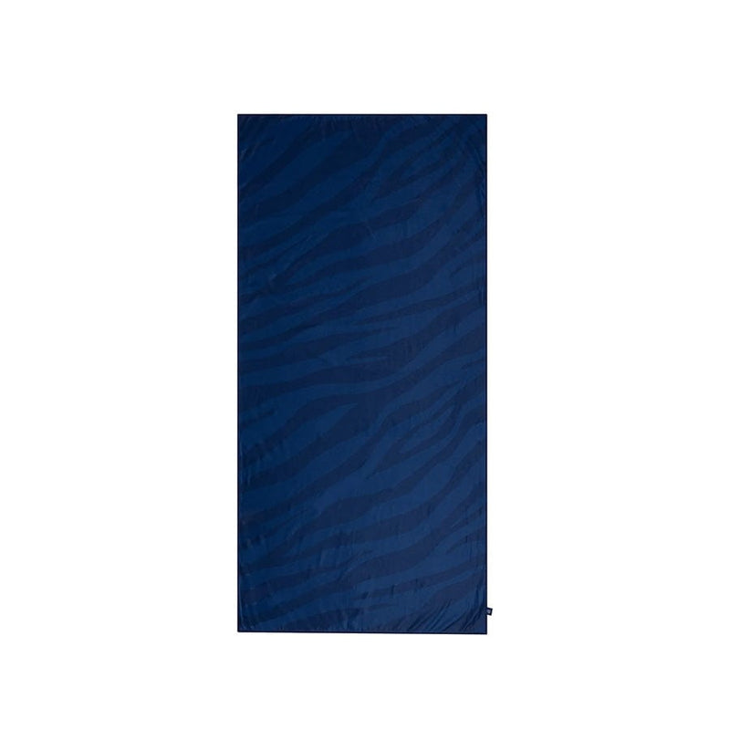 Load image into Gallery viewer, Vibrant stripes | blauwe microvezel handdoek 180 x 90 cm
