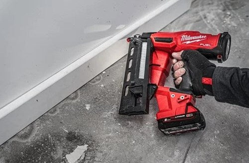 Load image into Gallery viewer, Milwaukee m18 fn16ga-202x | m18 fuel 16 ga afwerkingstacker | 32-63mm | 18v | 2.0ah li-ion accu - 4933478092
