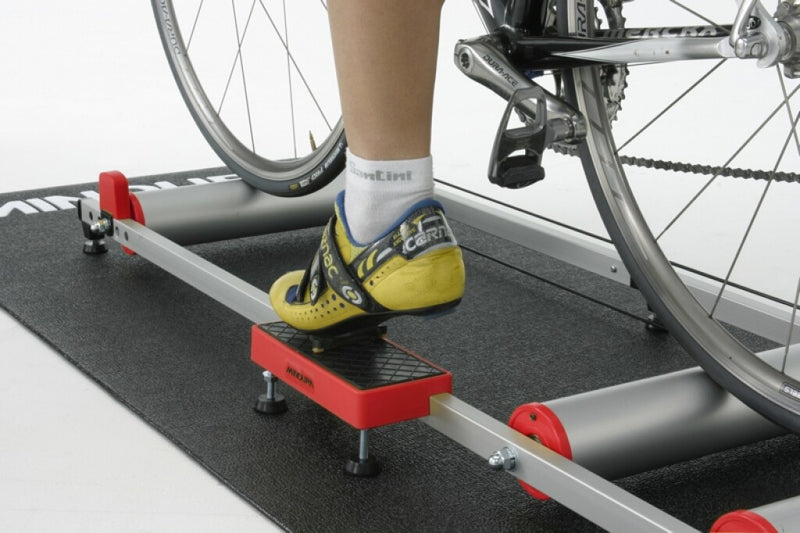 Load image into Gallery viewer, Minoura MoZ rollerbank 950-1090mm m step en guard
