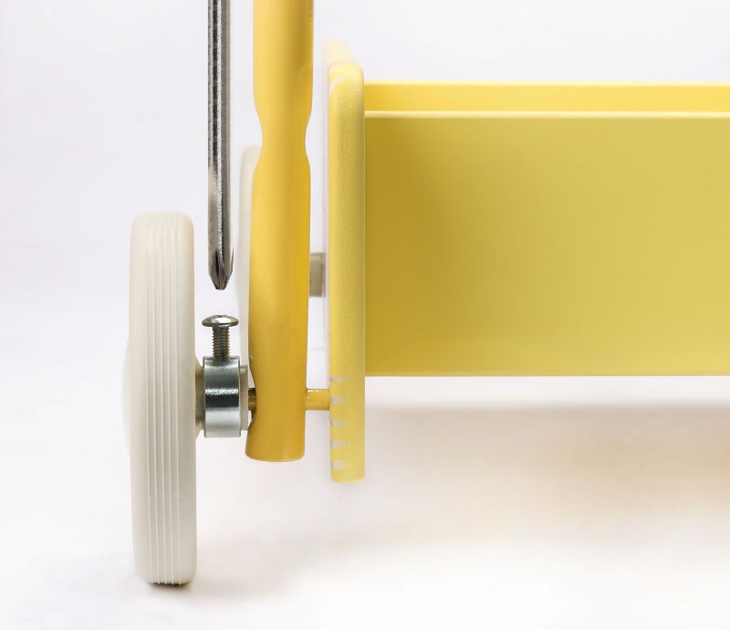 Load image into Gallery viewer, Kinderboekenlicenties pippi houten loopwagen geel
