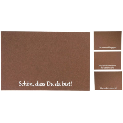 Afbeelding laden in galerijviewer, Placemat met duitstalige spreuk vilt bruin 45 x 30 cm 4 assorti | 48 stuks
