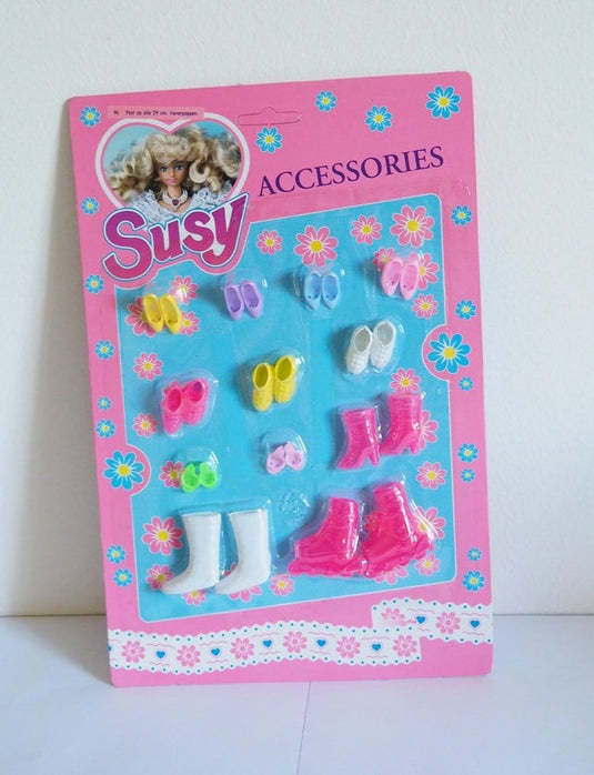 Van der doelen 12 schoentjes voor tienerpoppen