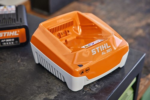 Afbeelding laden in galerijviewer, Stihl al 301 snellader 230 v
