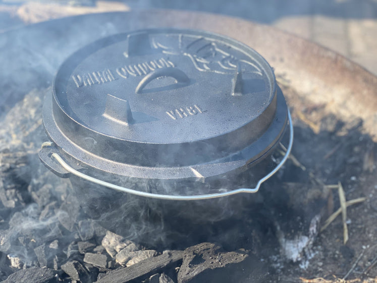 Load image into Gallery viewer, Valhal Dutch Oven Braadpan Gietijzer zonder pootjes 8 L
