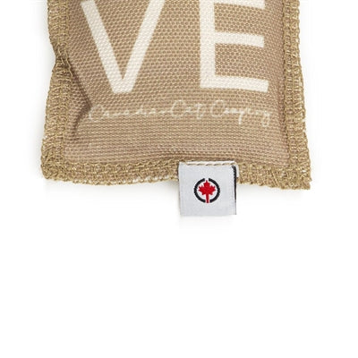 Load image into Gallery viewer, Canadiancat company Canadian cat speelkussen love met catnip grijs beige
