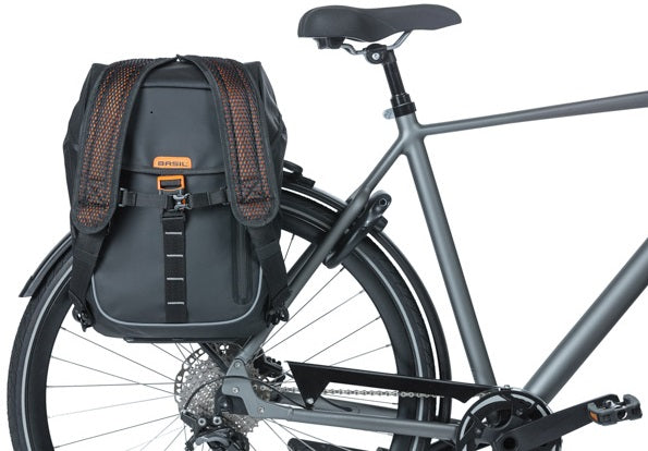 Basil Miles Tarpaulin - bicycle backpack - 17 liters - black/orange